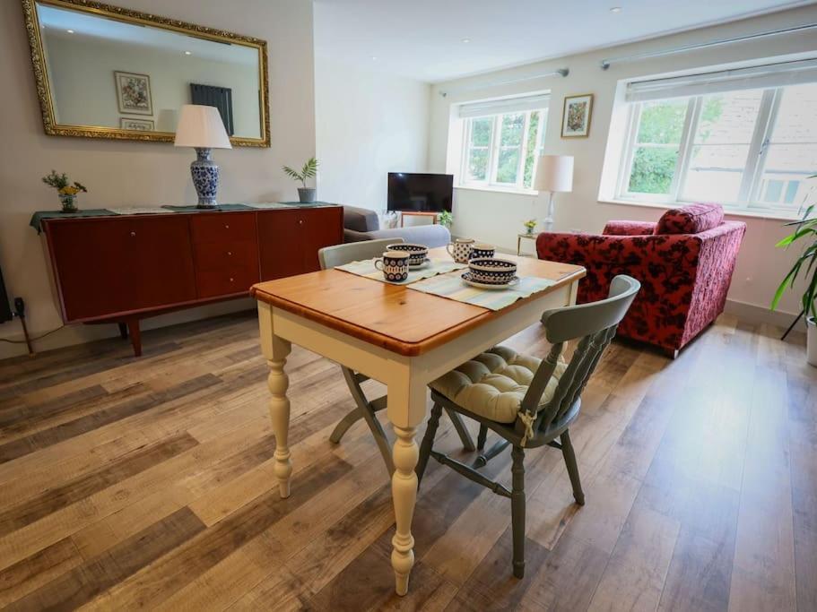 Spacious 1-Bed Apartment With Super King Or Twin In Central Charlbury, Cotswolds Dış mekan fotoğraf